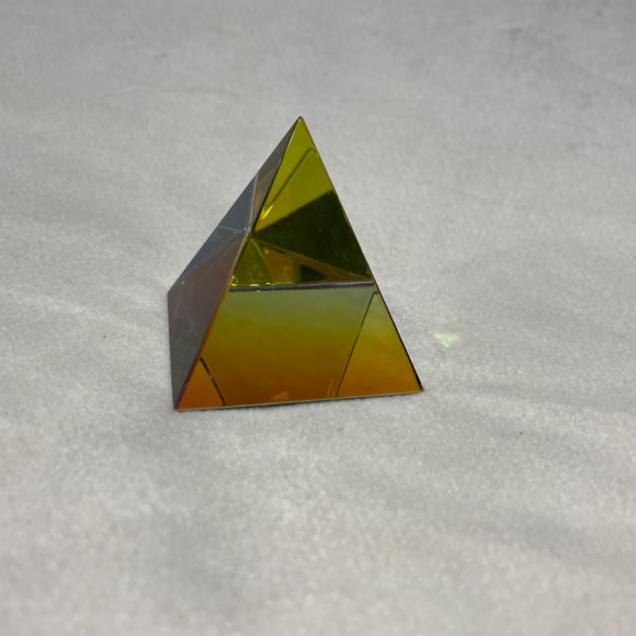 Crystal Pyramid - Picture 3 of 16